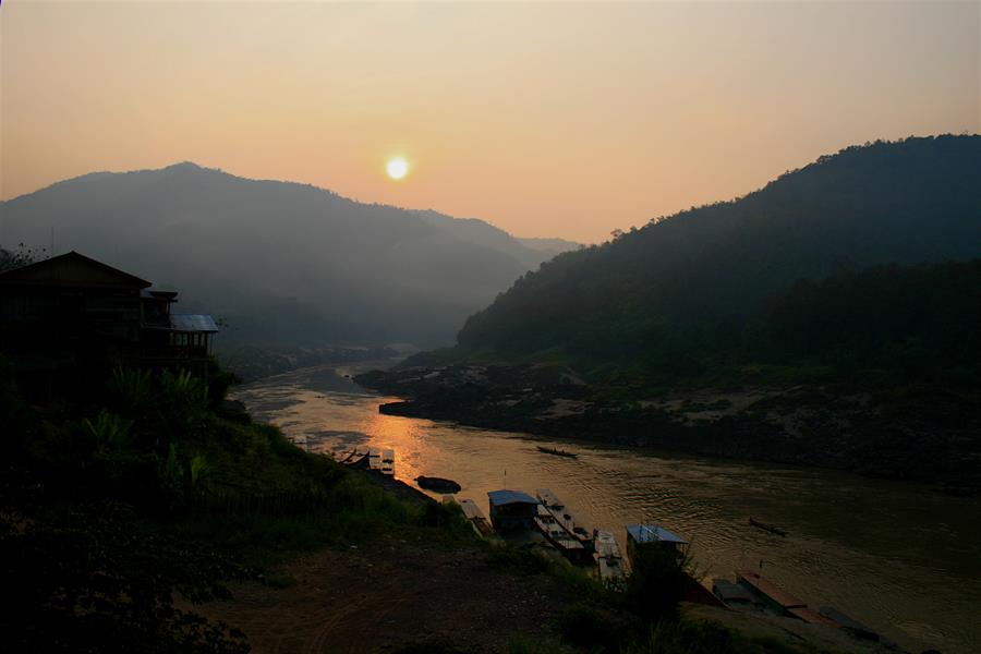 ci_18497018 Sunrise on the Mekong
