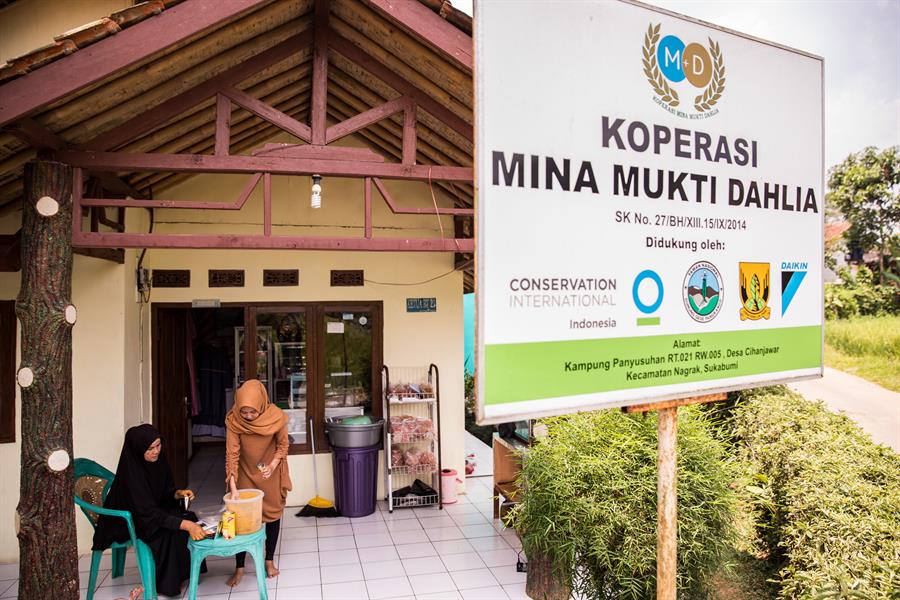 ci_23417498 Mina Mukti Dahlia is the first cooperative in Cihanyawar Village. The cooperatives are built with support from CI Indonesia as a part of community development.