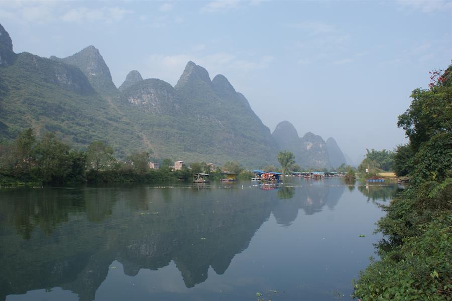 ci_35607022 The Yulong River in Yangshuo County, China