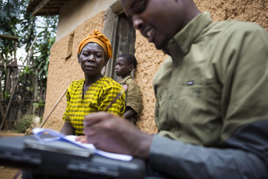 ci_30943829 Rodrigue Mugabo completes a household survey with Odette.